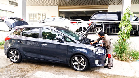 Dịch vụ cho thuê ô tô tự lái dịp Tết: Bắt đầu sôi động