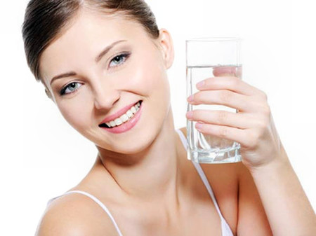Cần bổ sung nước thường xuyên đáp ứng đủ nhu cầu cho cơ thể.