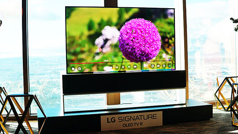 Signature OLED TV R là chiếc TV màn hình có thể cuộn đầu tiên trên thế giới