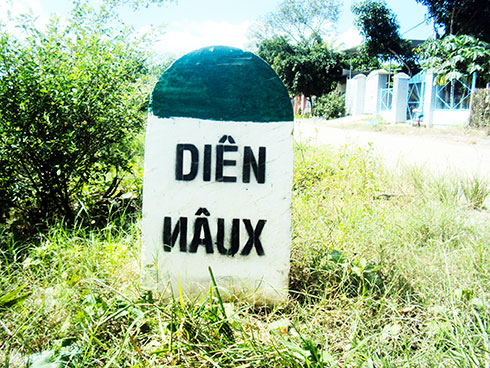 Cột mốc cây số viết chữ ngược