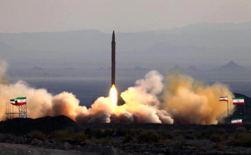 Một tên lửa đạn đạo Iran được phóng lên vào tháng 10/2015 tại một địa điểm bí mật. Ảnh: Stuff