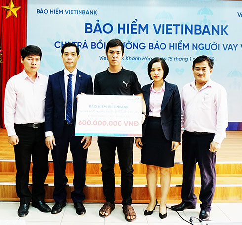 Chi trả 600 triệu đồng bồi thường bảo hiểm người vay vốn