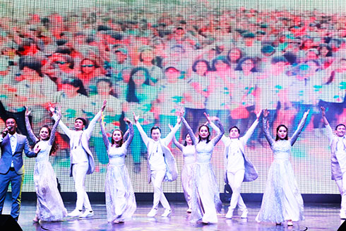 Mang tiếng hát xuân đến mọi người