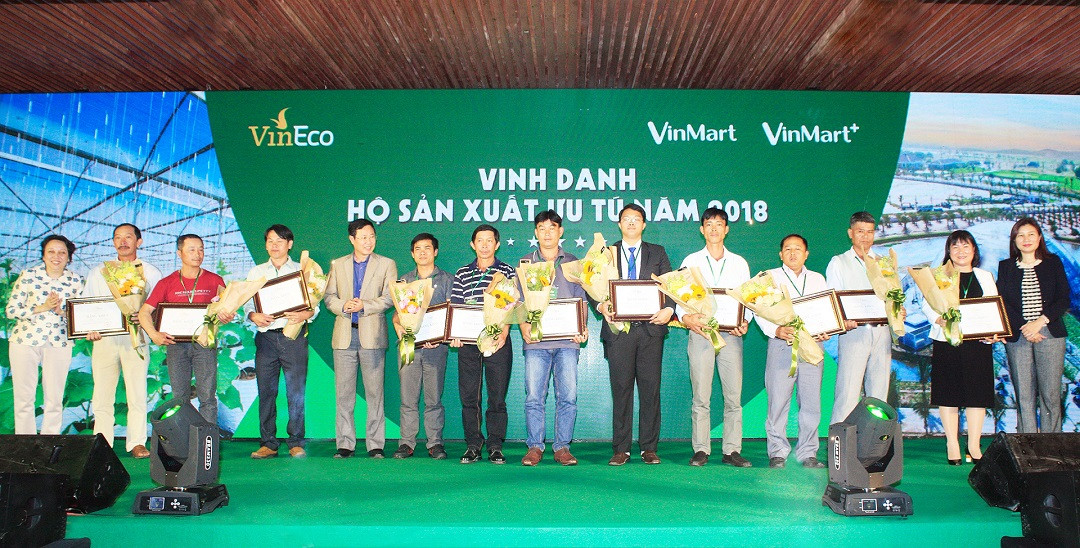 11 hộ sản xuất ưu tú liên kết với VinEco được vinh danh tại Hội nghị tổng kết năm 2018