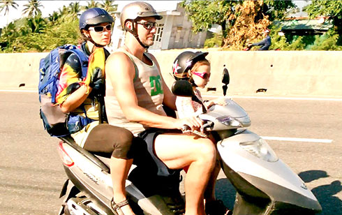 Cần quản lý chặt dịch vụ cho người nước ngoài thuê xe máy