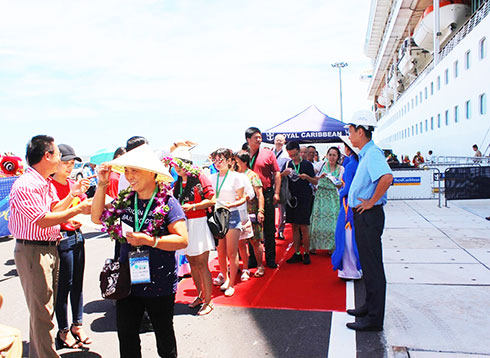 Cruise tourists going ashore to visit Nha Trang City