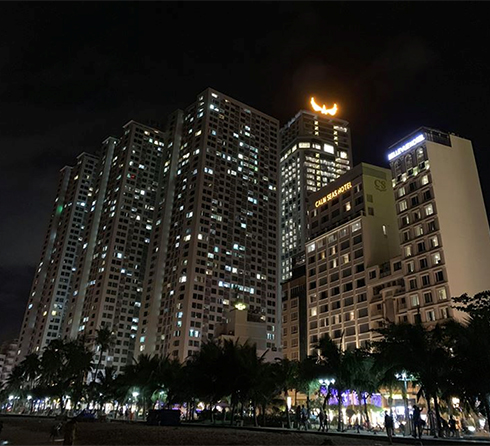 Mường Thanh Luxury Viễn Triều viên ngọc xanh hiền hòa nằm bên bờ biển