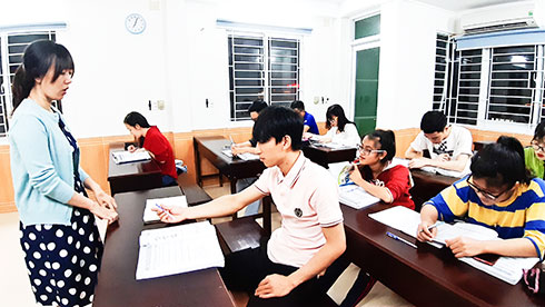 Lớp học tiếng Hàn tại một trung tâm trên đường Đoàn Trần Nghiệp.