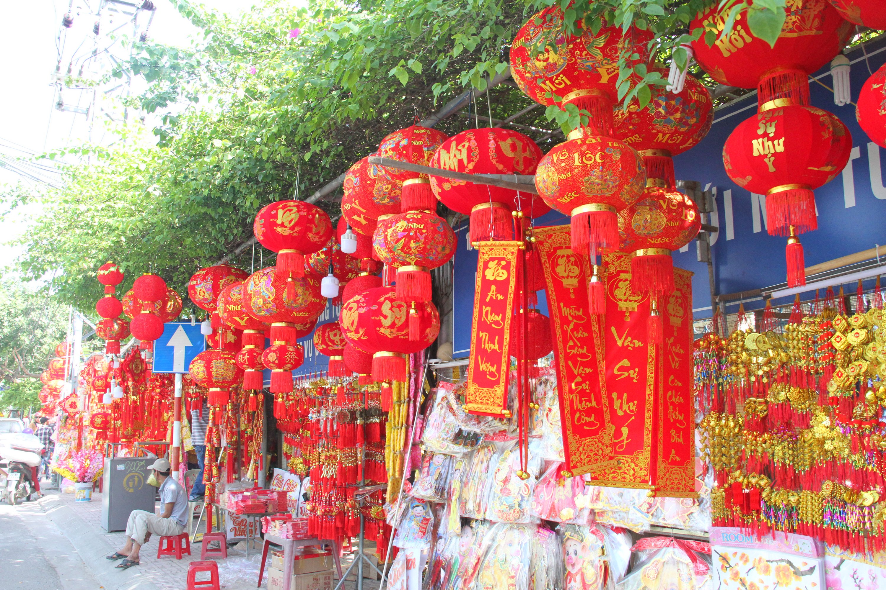Red lanterns - signal of Tet on streets