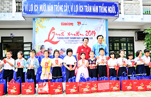 Sôi nổi hoạt động tình nguyện xuân