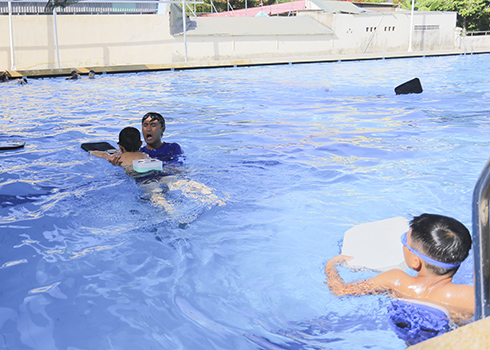 Hơn 120 học viên tham gia lớp tập huấn bơi