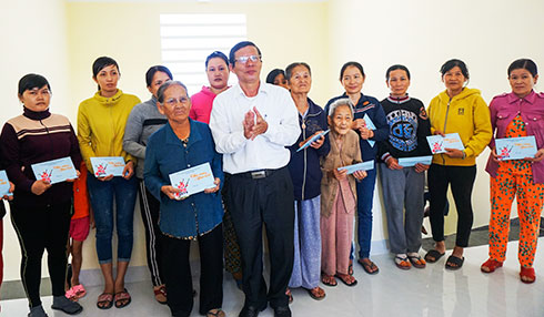 Chung tay chăm lo cho người nghèo