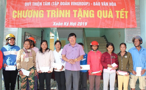 Những suất quà Tết gửi tặng đồng bào dân tộc thiểu số huyện Khánh Vĩnh.