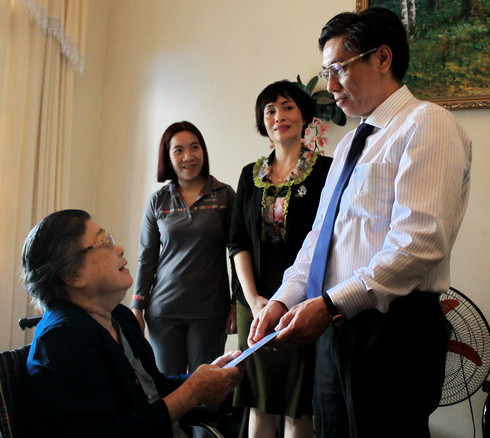 Chủ tịch tỉnh Khánh Hòa chúc Tết gia đình ông Hồ Ngọc Nhường.