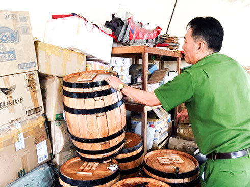 Bắt nhiều vụ buôn bán hàng giả, hàng cấm trước Tết Nguyên Đán