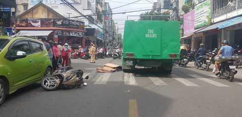 Bị xe bồn cán, 2 cha con tử nạn