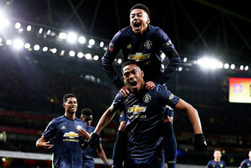 Manchester United tiếp tục chuỗi toàn thắng với chiến thắng Arsenal tại Cúp FA.