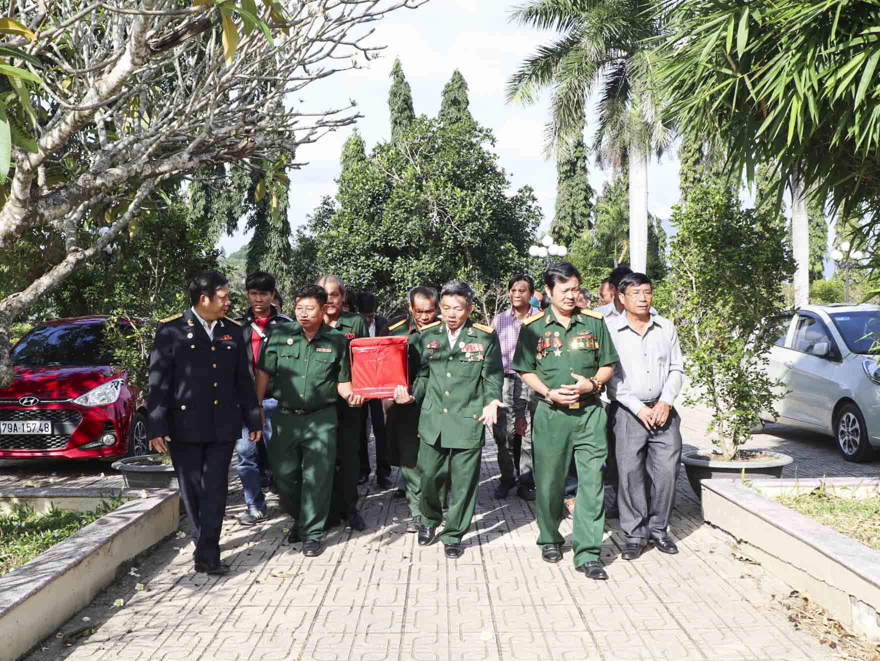 Đưa hài cốt chiến sĩ quân tình nguyện về quê nhà