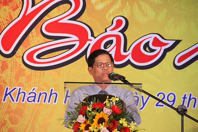 Nguyen Tan Tuan delivering speech at opening ceremony
