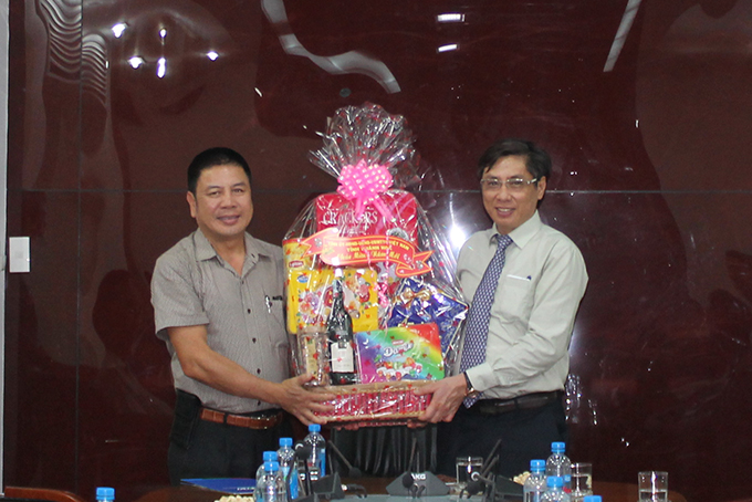 Chủ tịch tỉnh chúc Tết Đài Phát thanh và Truyền hình Khánh Hòa