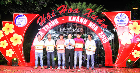 Trao 75 giải cho các tác phẩm dự thi Hội hoa xuân