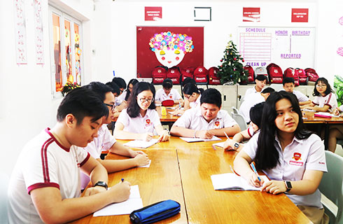 Học sinh Trường iSchool Nha Trang trong giờ học ngoại ngữ. 