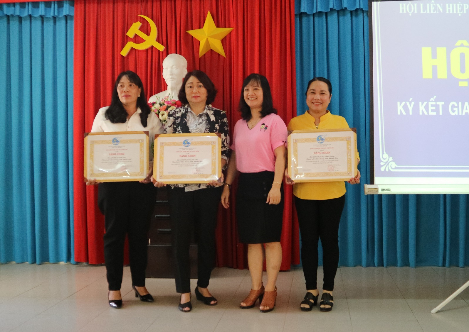 Các đơn vị nhận bằng khen của Trung ương Hội Liên hiệp Phụ nữ Việt Nam.