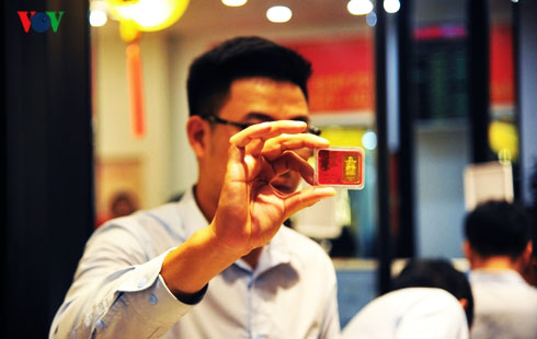 Giá bán vàng vọt cao hơn giá mua 700.000 đồng/lượng