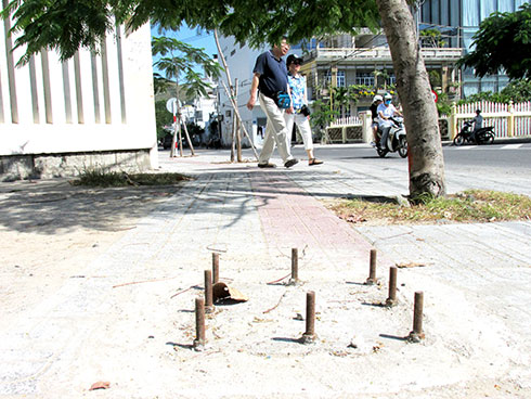 Hàng loạt "bẫy" người đi bộ