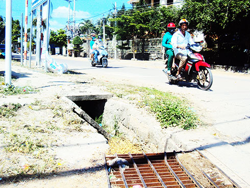 Cần đậy nắp cống