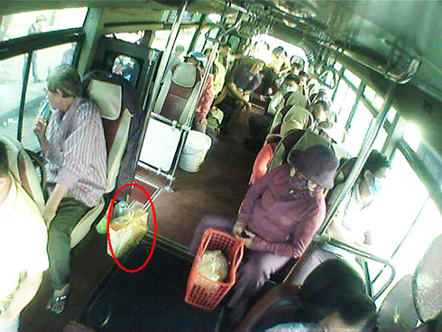 Mất tiền trong gói hàng gửi xe buýt?