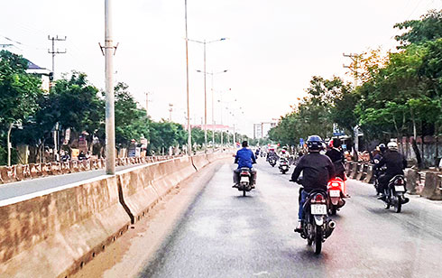 Xử lý tình trạng vi phạm giao thông trên Đại lộ Nguyễn Tất Thành