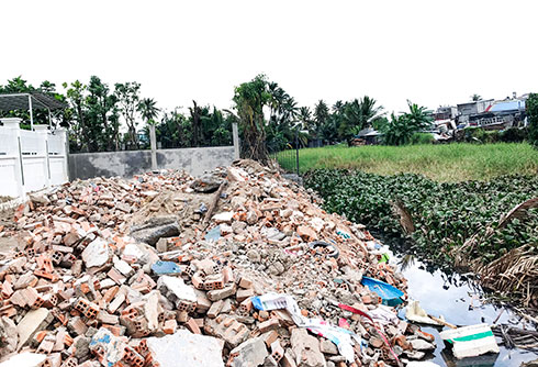 Cần xử lý tình trạng lấn sông Kim Bồng