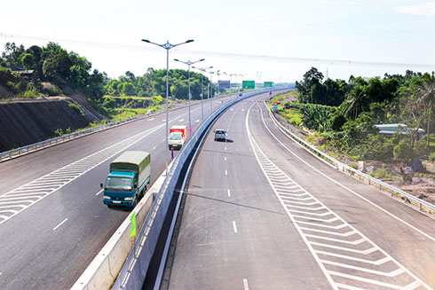 Tuyến cao tốc Đà Nẵng - Quảng Ngãi, đoạn qua địa bàn tỉnh Quảng Nam nằm trên tuyến cao tốc Bắc - Nam đã hoàn thành và đưa vào khait hác