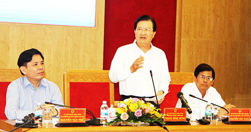 Phó Thủ tướng Trịnh Đình Dũng chỉ đạo hội nghị