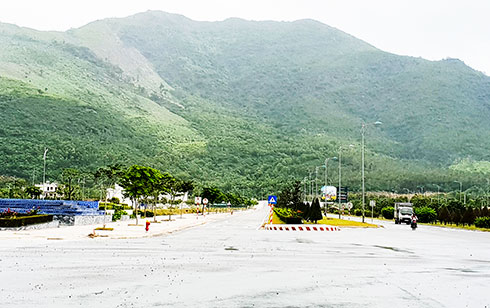 Một đoạn đường trên Đại lộ Nguyễn Tất Thành.