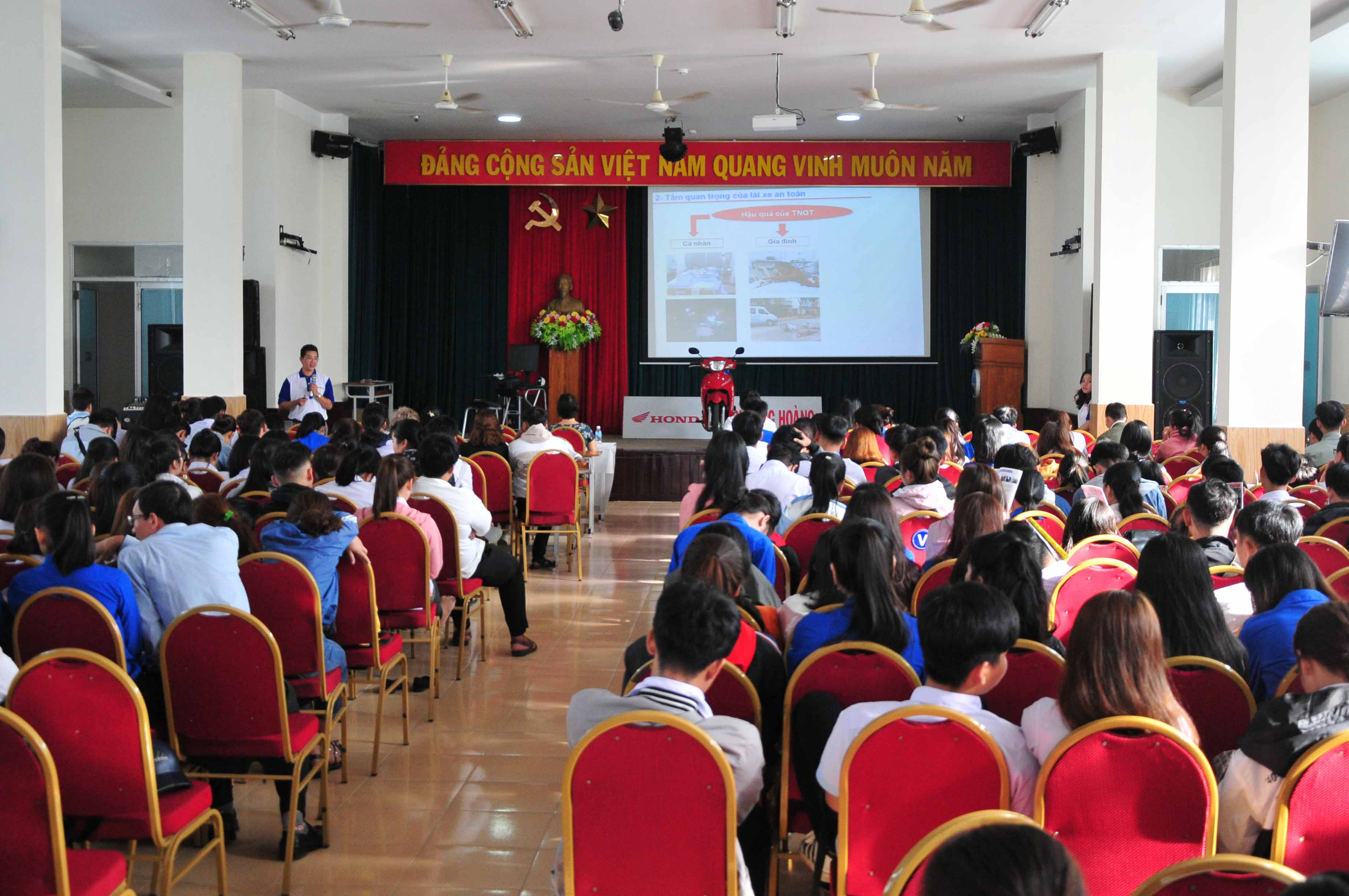 Tập huấn về an toàn giao thông cho hơn 350 đoàn viên, thanh niên