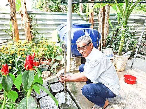 Nhà ông Thành nước yếu không dùng được vào giờ cao điểm.