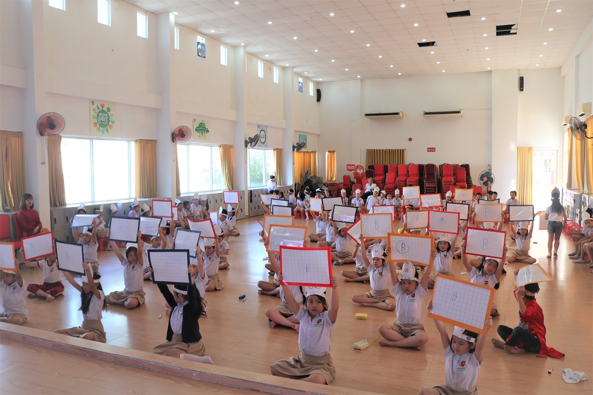 Trường iSchool Nha Trang: Học sinh tiểu học thi rung chuông vàng