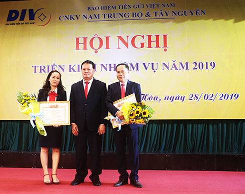 Các tập thể nhận bằng khen của Ngân hàng Nhà nước Việt Nam.