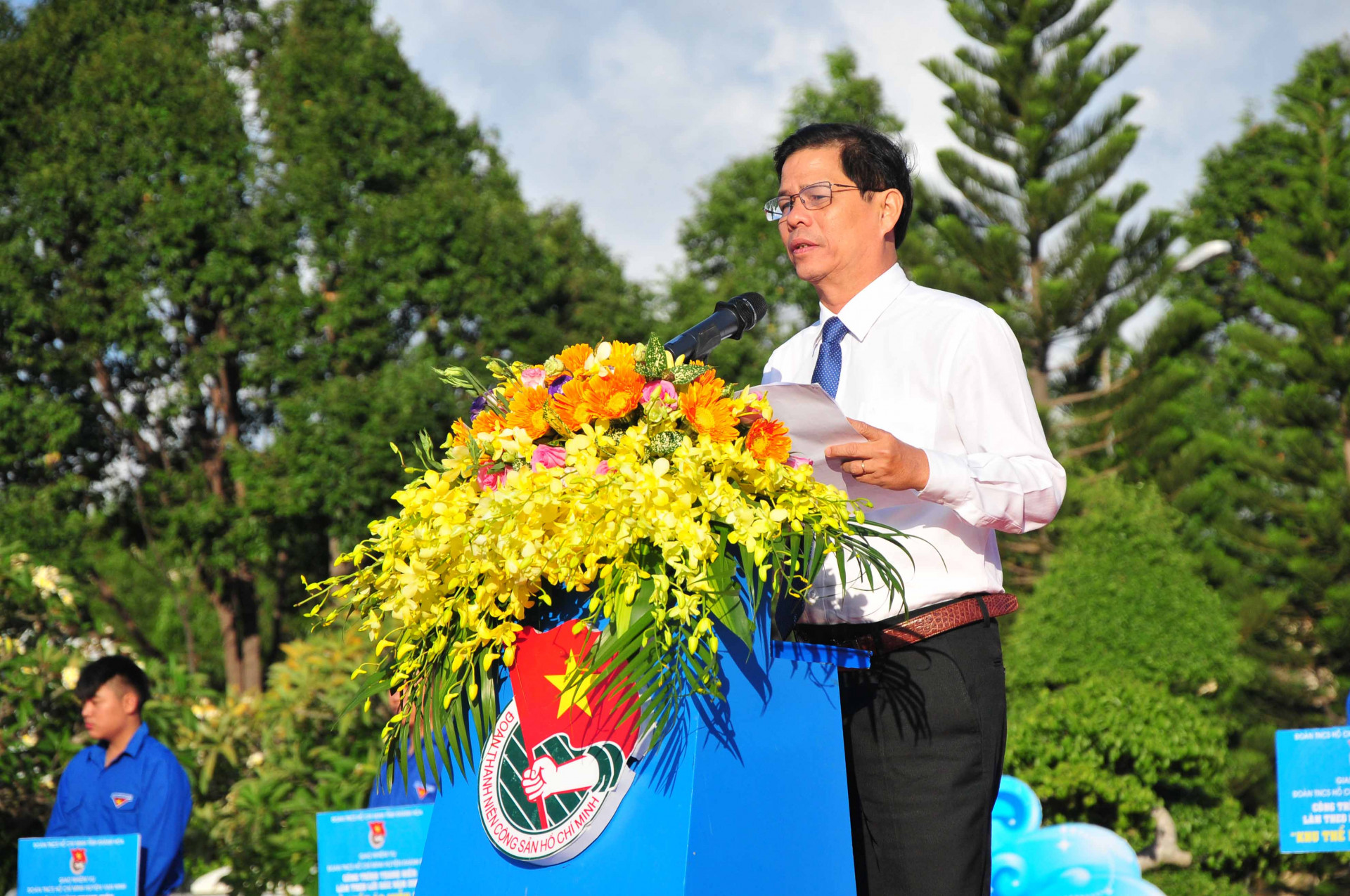 Ông Nguyễn Tấn Tuân phát biểu chỉ đạo tại lễ khởi động