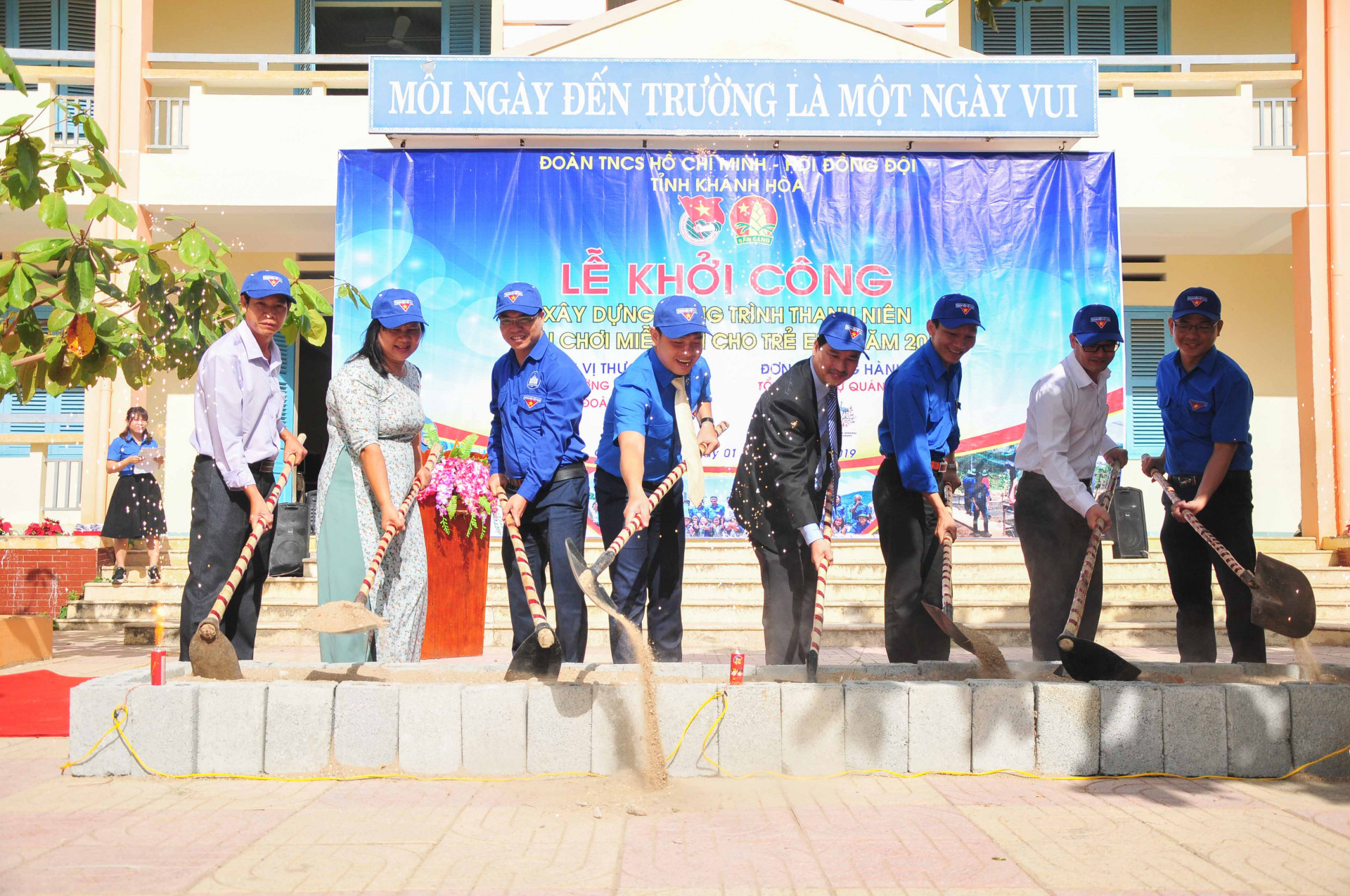 Tỉnh đoàn cùng Trường Đại học Nha Trang khởi công công trình Sân chơi miễn phí cho trẻ em tại Trường Tiểu học Cam Thịnh Tây 2 