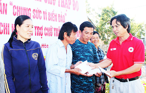 Bàn giao 7 căn nhà cho người dân Ninh Hòa