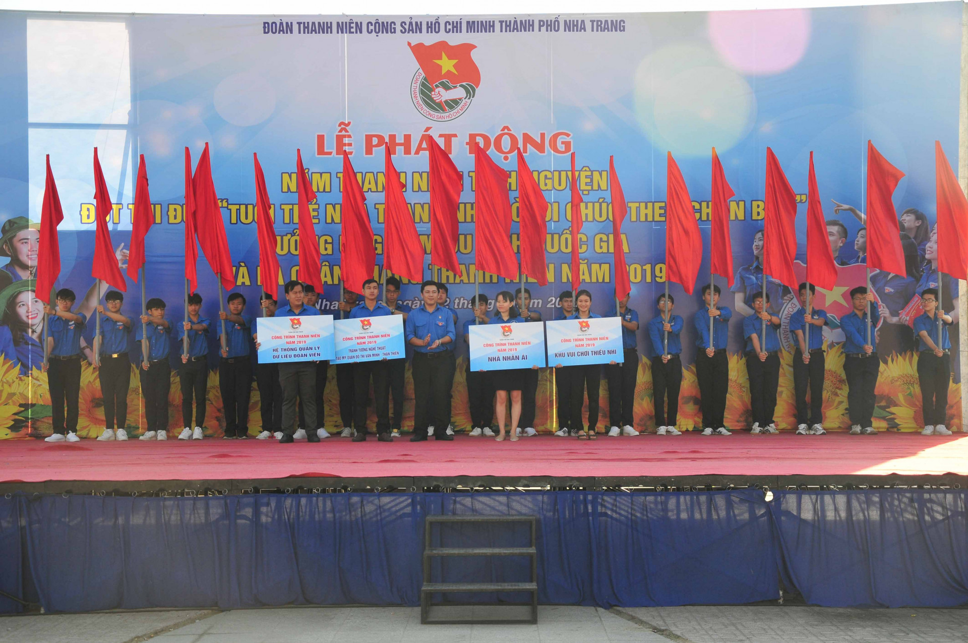 Anh Nguyễn Chí Anh - Bí thư Thành đoàn Nha Trang giao nhiệm vụ cho các đơn vị