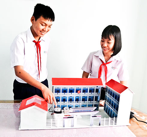 Hệ thống “Chuông báo giờ tự động”  do học sinh Nguyễn Nhật Bảo và Nguyễn Trần Bảo Ngọc thực hiện.