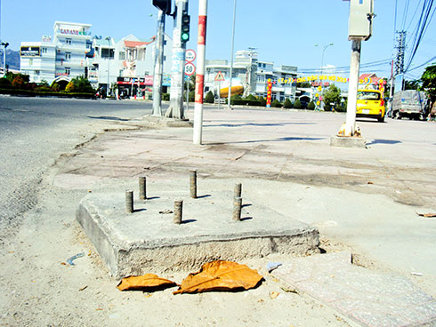 "Chông" trên vỉa hè