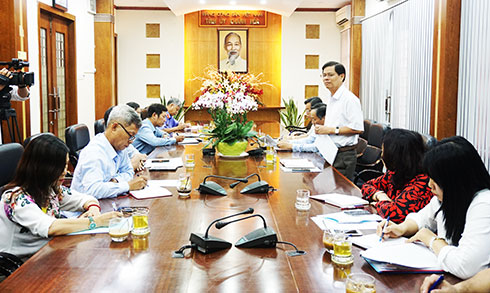 Đồng chí Nguyễn Tấn Tuân phát biểu chỉ đạo. 