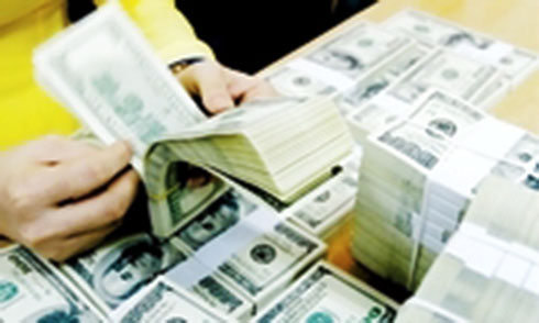 Giá USD thế giới giảm, trong nước đi ngang