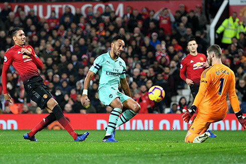 Cuộc đối đầu giữa Arsenal và Manchester United sẽ ảnh hưởng nhiều đến các vị trí trong top 4.