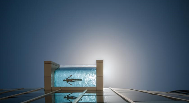 Bể bơi ấn tượng tại khách sạn Intercontinental Hotel (Dubai) do Tập đoàn công nghệ Reynolds Polymer triển khai. 